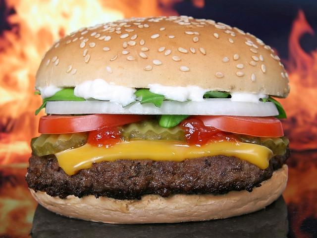 Jak vyhnout se nezdravým nástrahám při výběru oběda ve fastfoodech