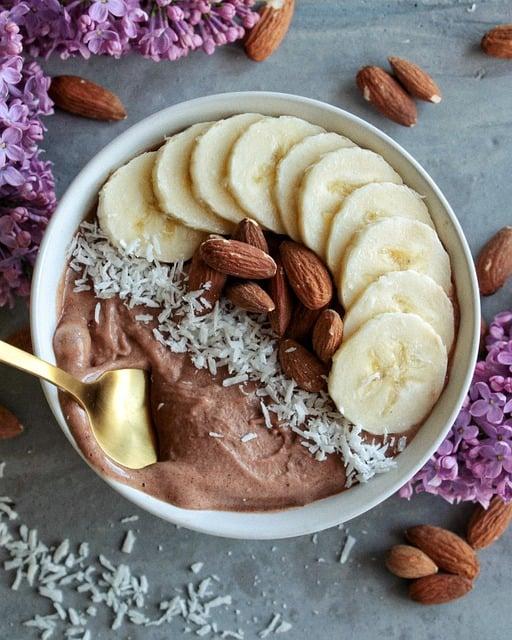 Smoothie bowl low carb: Barevný start do nového dne!